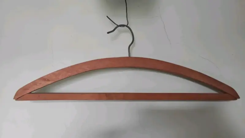 Colgador de madera para ropa - 1
