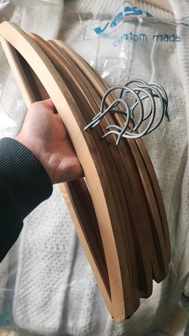 Colgador de madera para ropa - 2