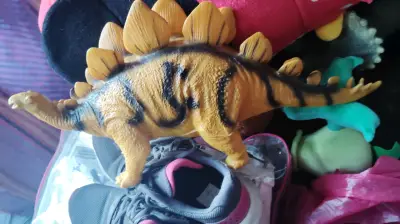 Figura de dinosaurio Stegosaurus - miniatura 1