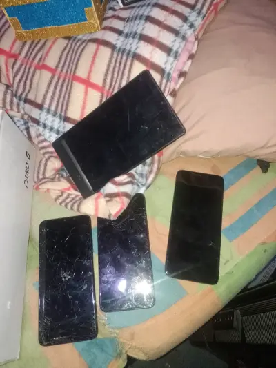 Lote de celulares para repuestos - miniatura 1