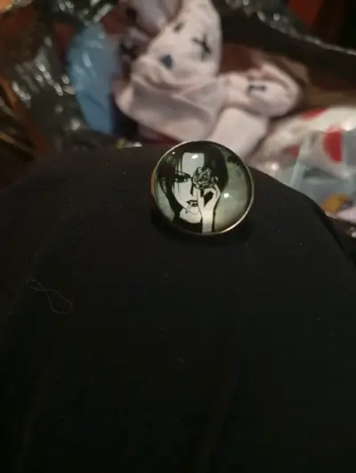 Pin con diseño nana - miniatura 1