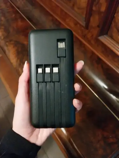 Power bank con cables integrados - miniatura 1