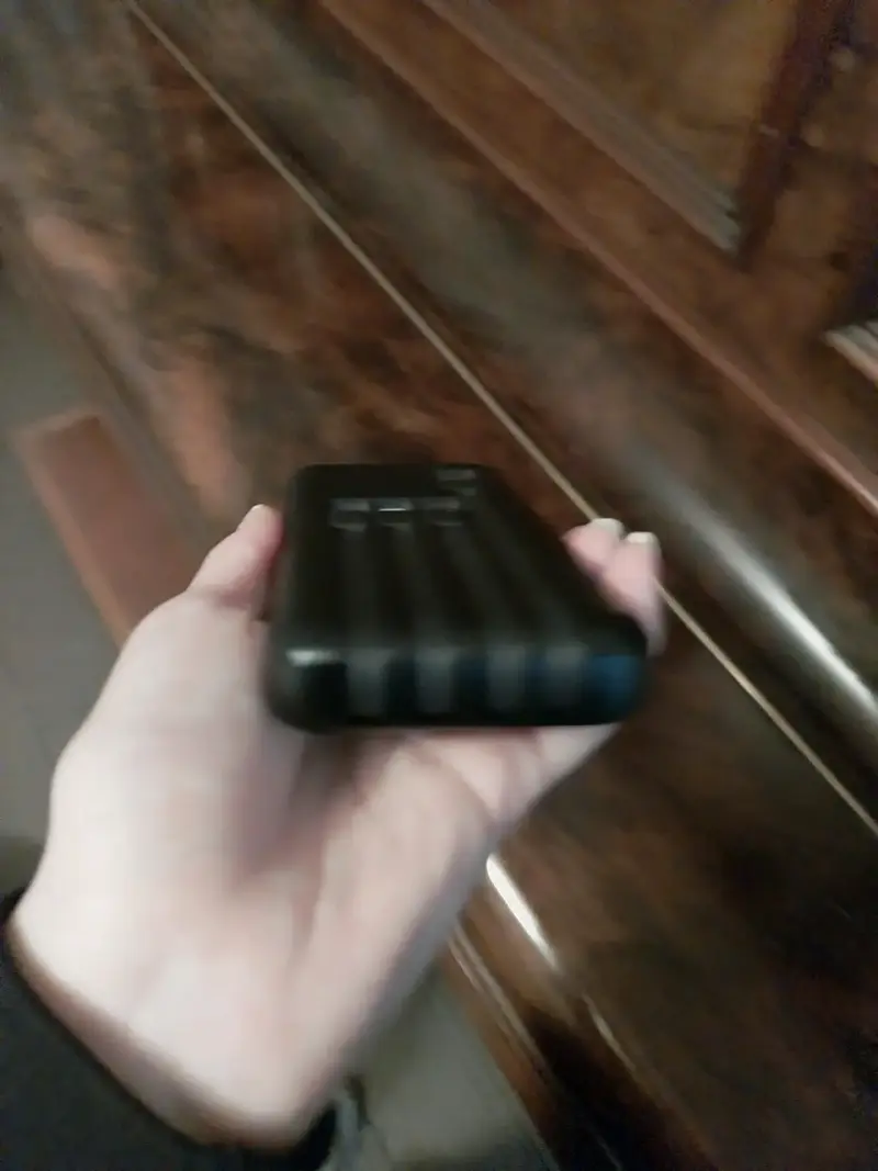 Power bank con cables integrados - 2