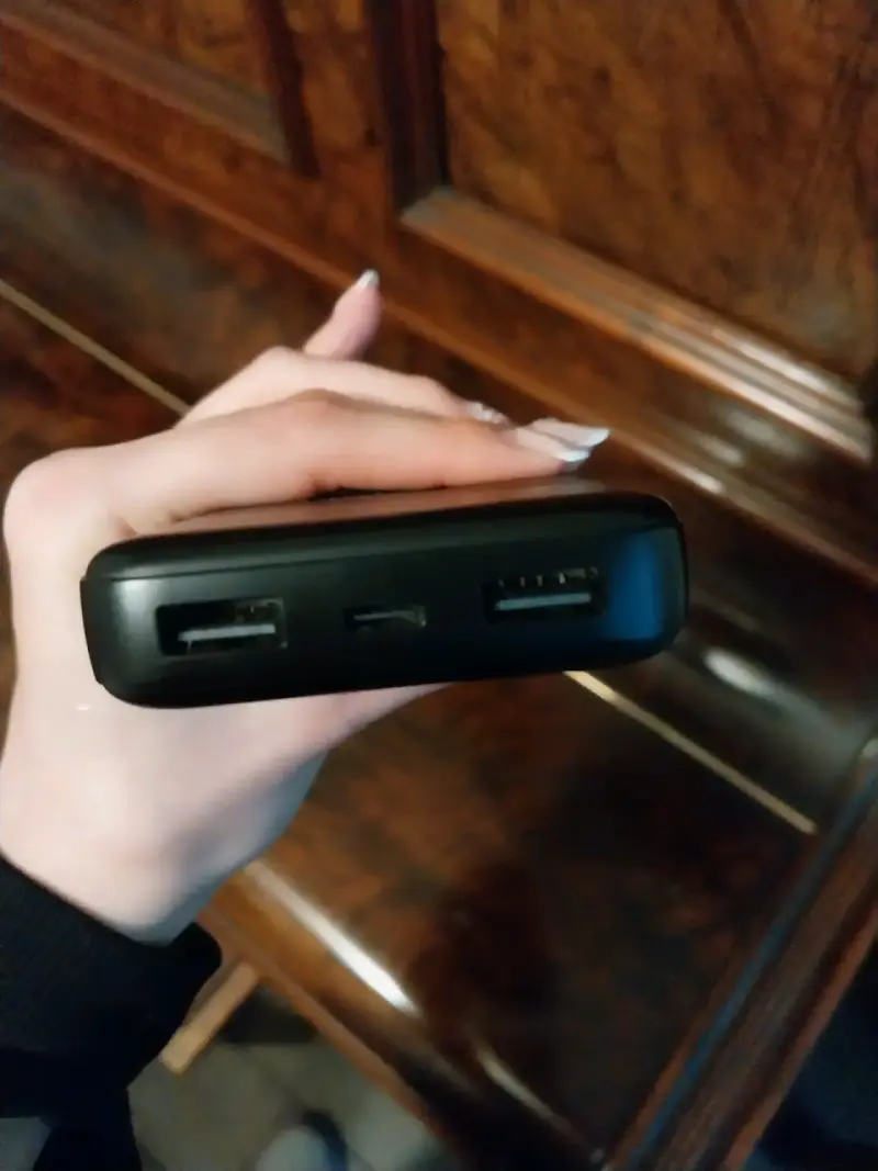 Power bank con cables integrados - 3