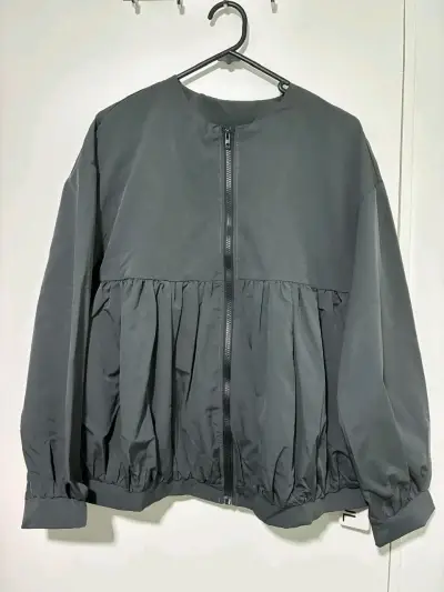 Chaqueta negra con cierre nueva talla M - miniatura 1
