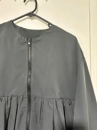 Chaqueta negra con cierre nueva talla M - miniatura 2