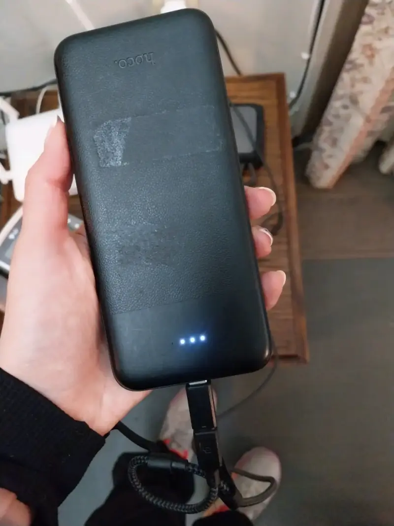 Power bank con cables integrados - 6