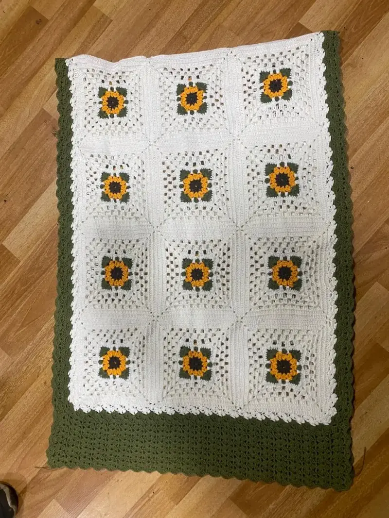 Cubrecama de crochet con girasoles - 2