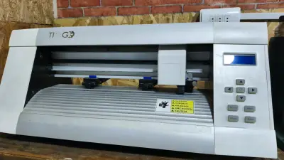 Plotter de corte profesional - miniatura 1