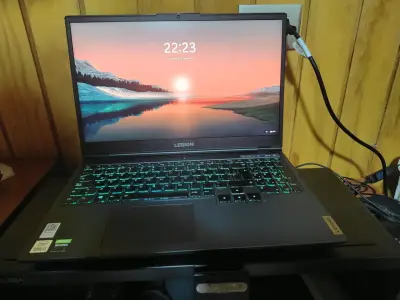 Laptop Lenovo Legion i5 - miniatura 1