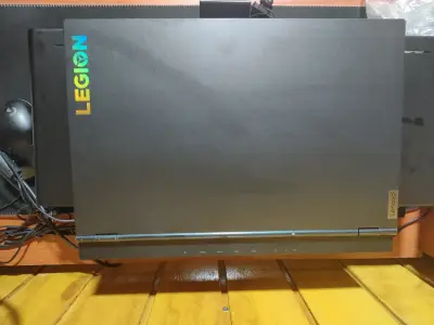 Laptop Lenovo Legion i5 - miniatura 2