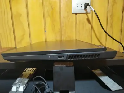 Laptop Lenovo Legion i5 - miniatura 4