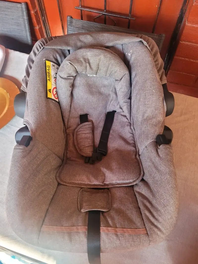 Coche con huevito gris para bebé - 2