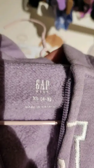 Polerón morado marca GAP - miniatura 3