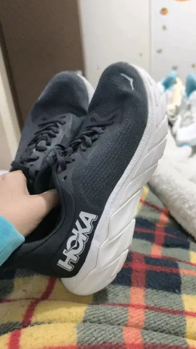 Zapatillas deportivas Hoka negras - miniatura 1
