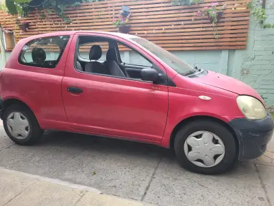 Auto compacto rojo usado - miniatura 1