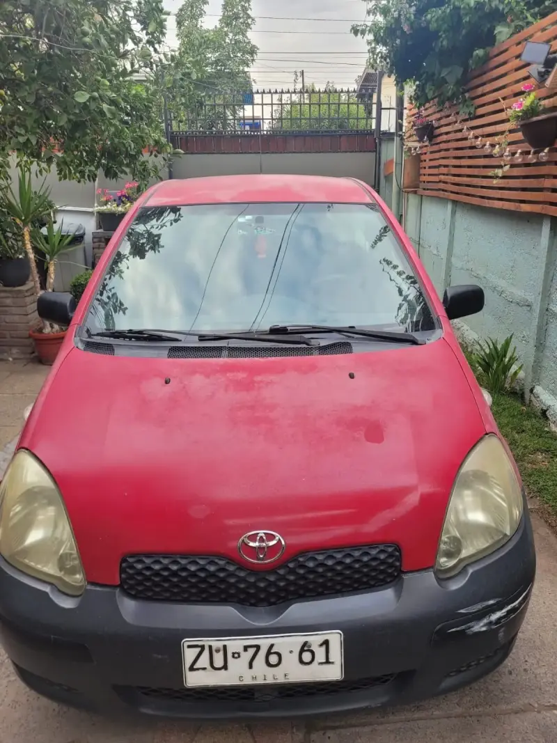 Auto compacto rojo usado - 2