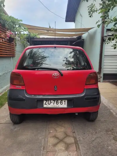 Auto compacto rojo usado - miniatura 4