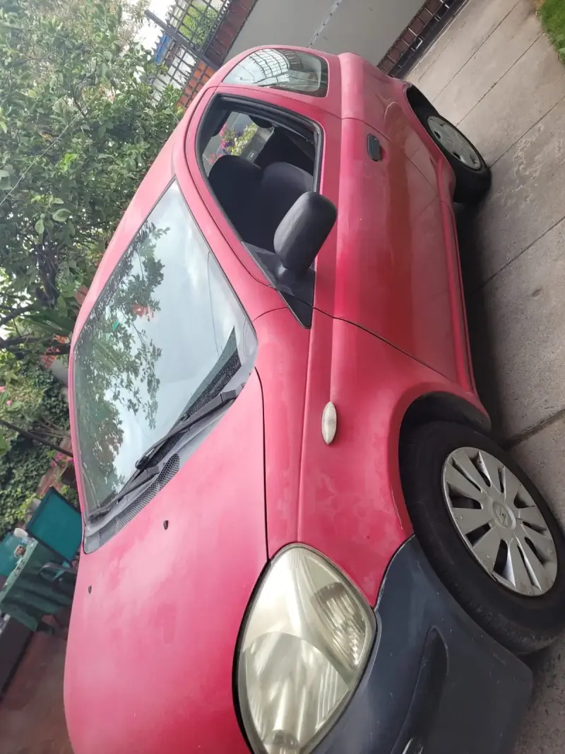 Auto compacto rojo usado - 5
