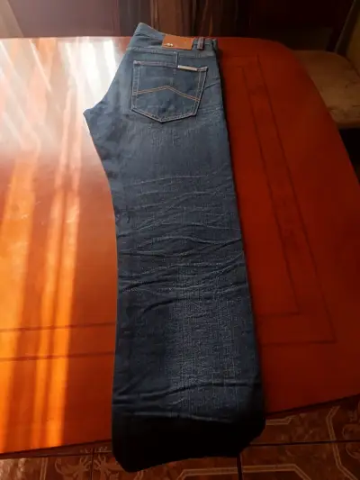 Jeans azul clásico - miniatura 3