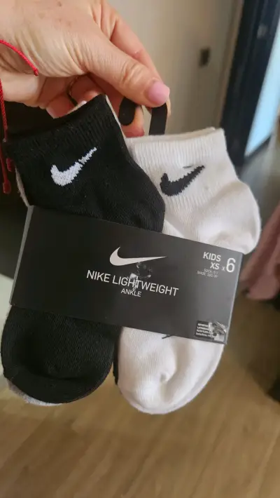 Calcetines grises Nike para niños - miniatura 2