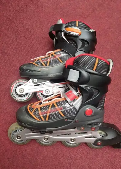 Patines en línea negros y rojos - miniatura 2