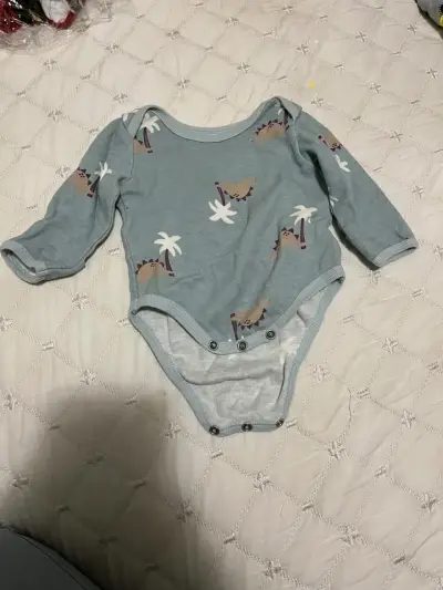 Body de bebé blanco con cuello - miniatura 3