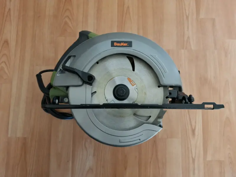 Sierra circular Bauker 1800W - 5