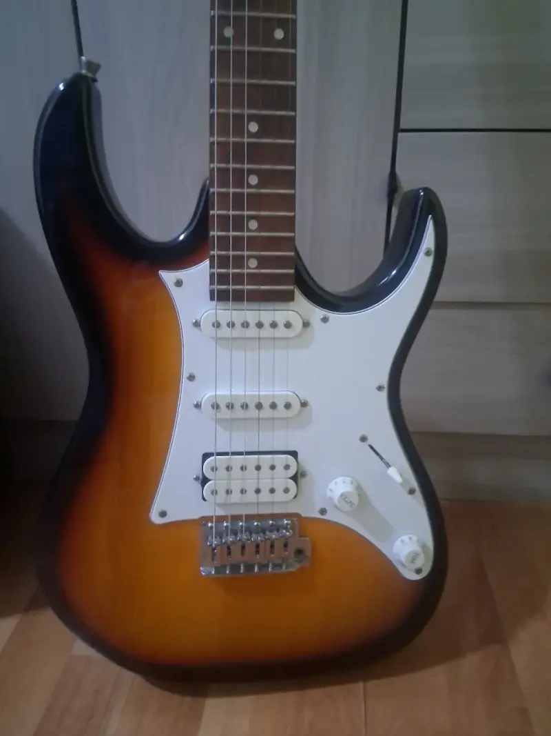 Guitarra electrica ibanez con amplificador - 3