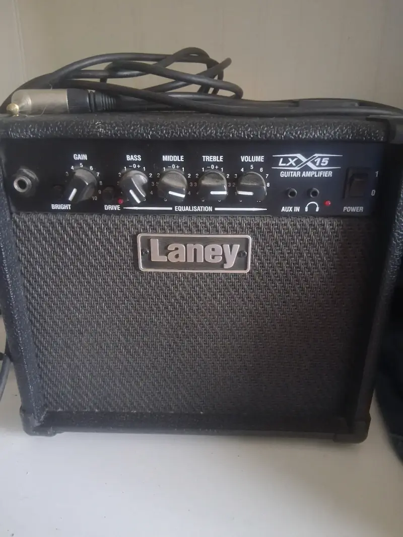 Guitarra electrica ibanez con amplificador - 5