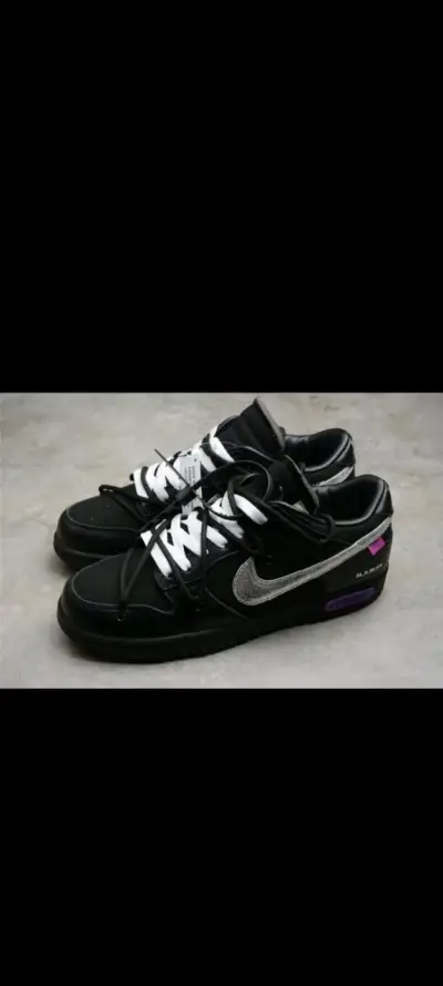Zapatillas negras con detalles plateados - miniatura 1