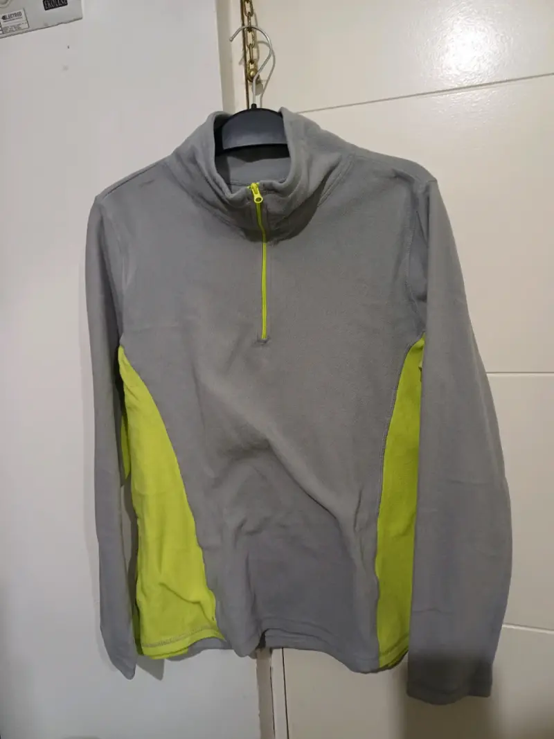 Polerón gris con verde claro old navy