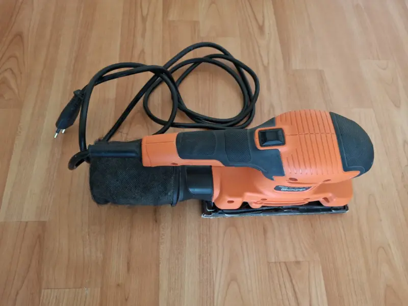Lijadora orbital Black+Decker 150W - 4