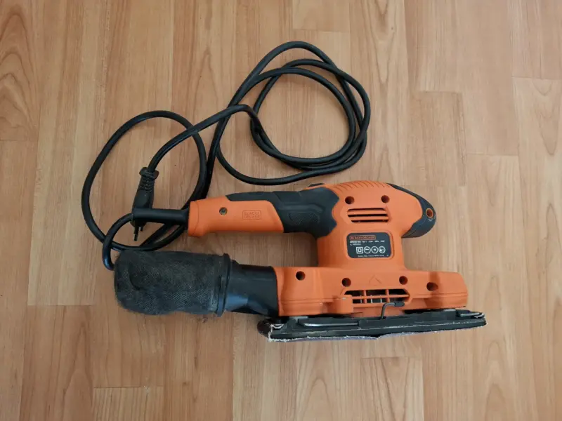 Lijadora orbital Black+Decker 150W - 5