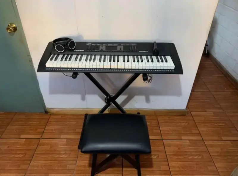 Teclado electrónico con soporte, audífonos - 1