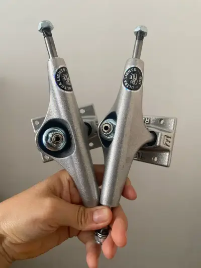 Trucks para skate ultraligeros - miniatura 1