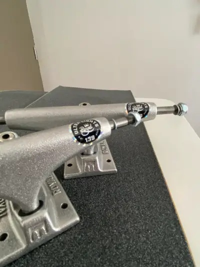 Trucks para skate ultraligeros - miniatura 3