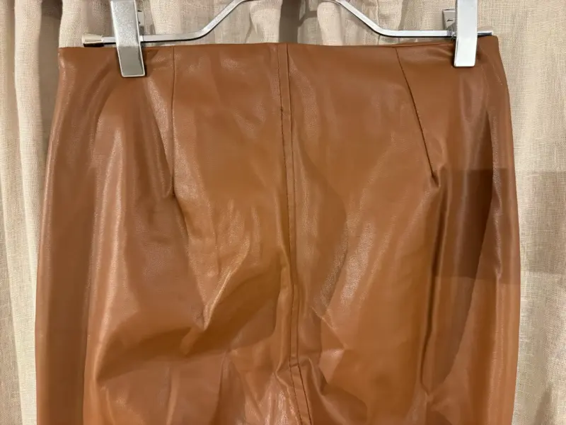 Pantalones café cuerina Perry talla S - 3
