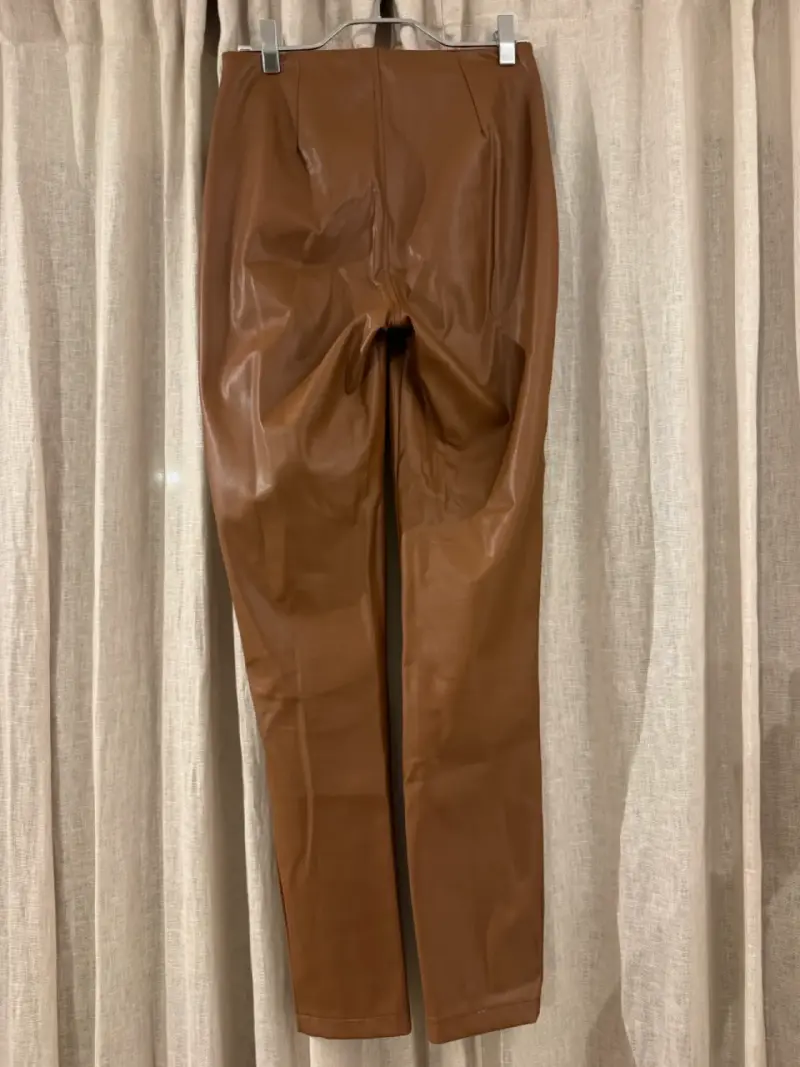 Pantalones café cuerina Perry talla S - 6