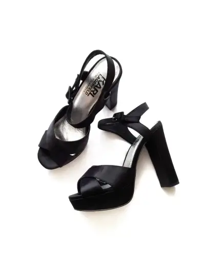 Sandalias negras nuevas - miniatura 1