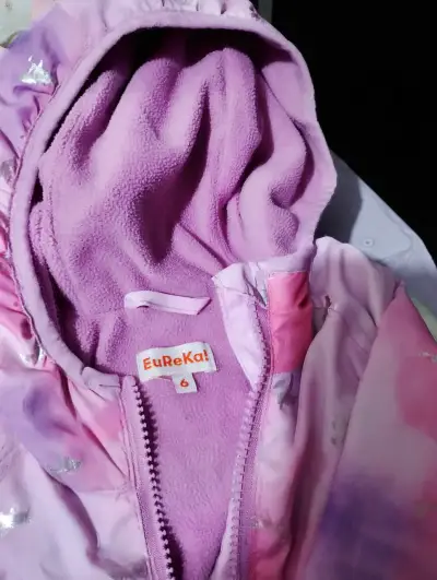 Chaqueta infantil morada con capucha - miniatura 2