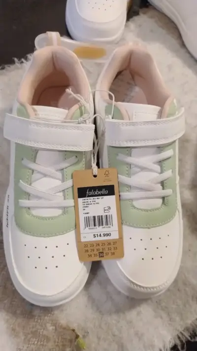 Zapatillas infantiles blancas y verdes - miniatura 1