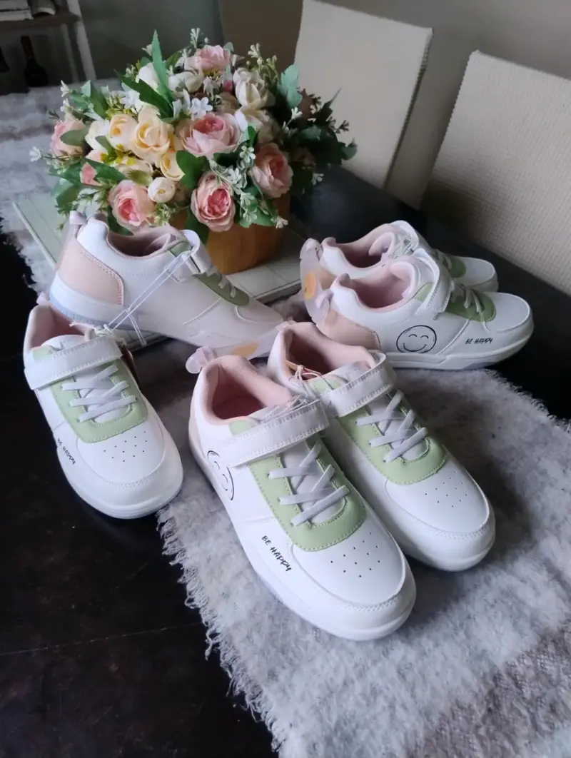 Zapatillas infantiles blancas y verdes - 3