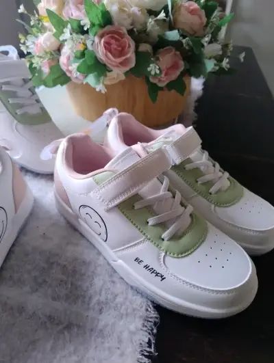Zapatillas infantiles blancas y verdes - miniatura 4