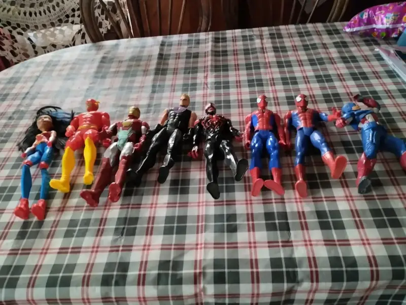 Set de figuras de acción superhéroes