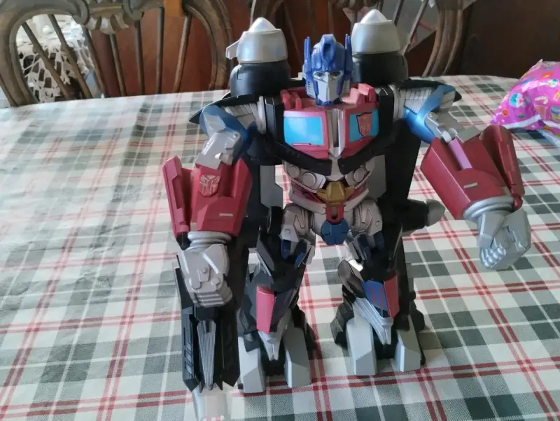 Juguete robot transformable