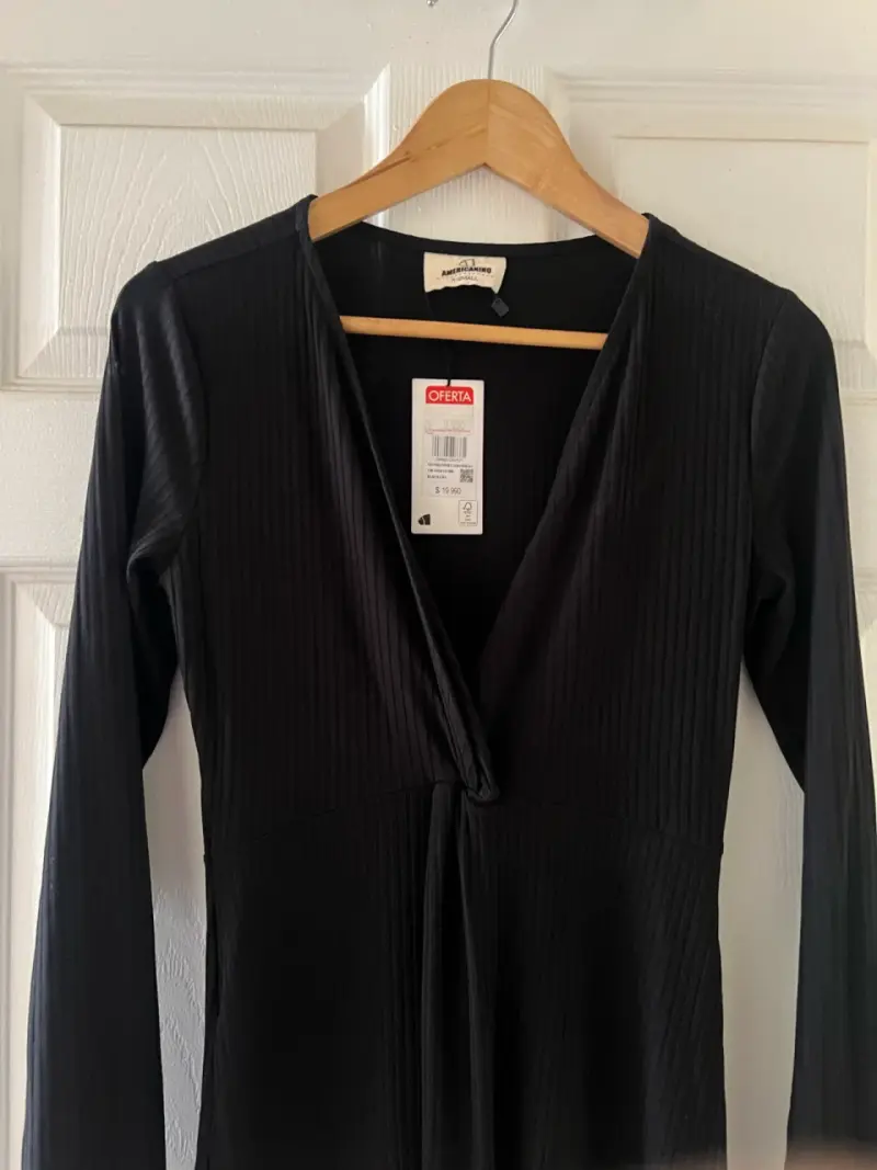 Vestido negro con etiqueta - 2