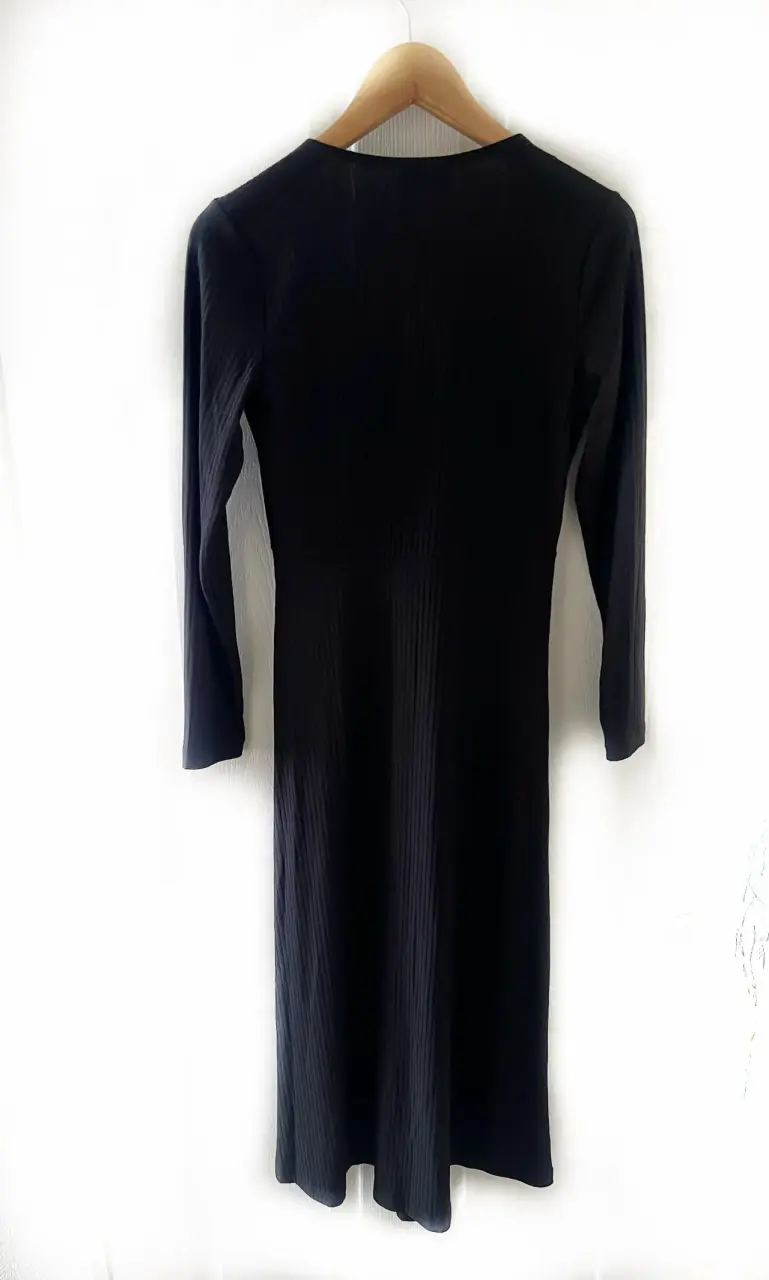 Vestido negro con etiqueta - 3