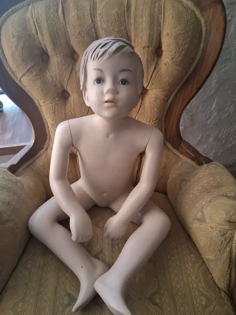 Maniquí infantil para exhibición
