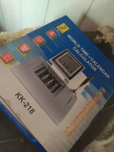 Calculadora electrónica con calendario vintage - miniatura 1